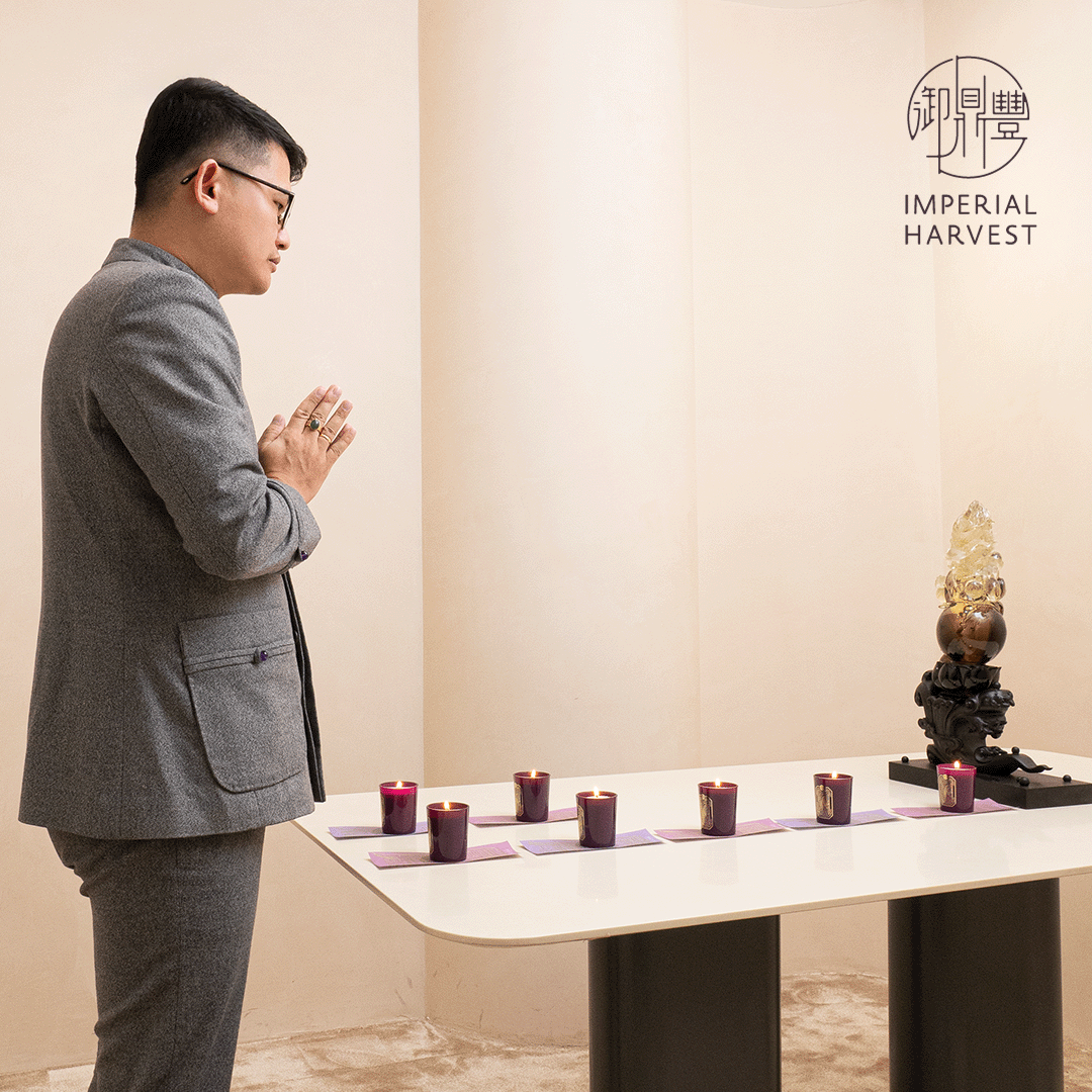 Master David conducting Seven Star Lamp Ritual
